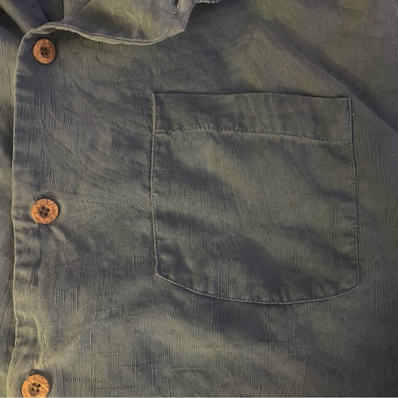 Tommy Bahama Men's Blue Shirt XL GUC - Picture 4 of 5